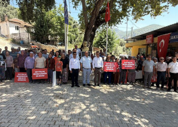 Milas'ta bölge halkından 'Zeytin ve madencilik birlikte mümkün' pankartı
