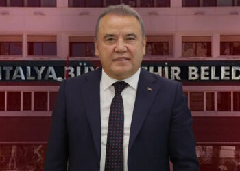 Muhittin Böcek’ten Antalyalılara mektup