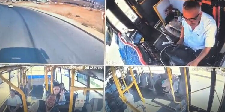 Otobüsü şoförü direksiyon başında kalp krizi geçirip yaşamını yitirdi