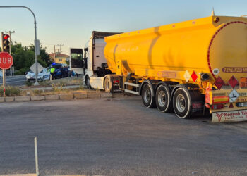 Akaryakıt tankeriyle çarpışan motosiklet sürücüsü öldü