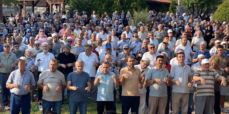 Orman yangınlarının sürdüğü Karabük'te yağmur duası