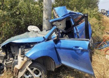 Otomobil beton direğe çarptı; 2 çocuk öldü