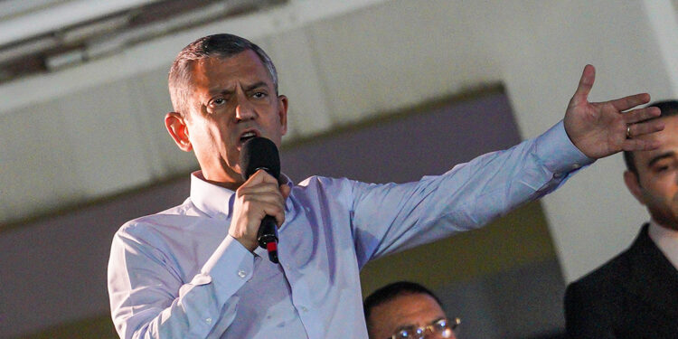 Özgür Özel Antalya mitinginde konuştu 