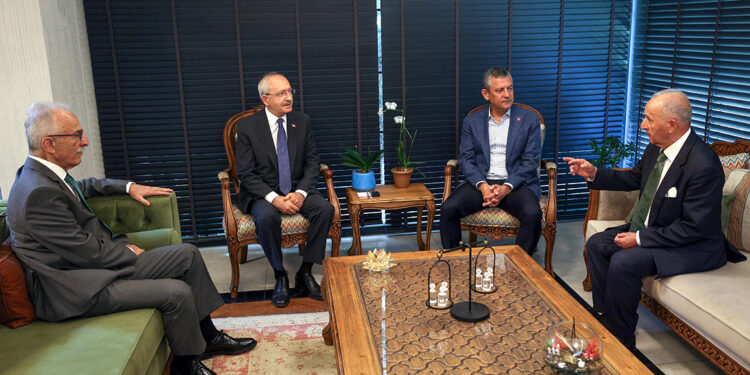 Özgür Özel'den Kılıçdaroğlu'na taziye ziyareti