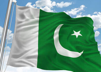 Pakistan'da bina çöktü