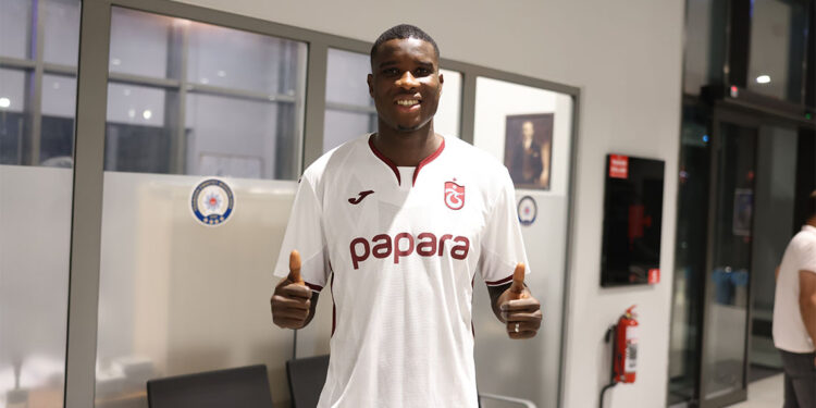 Nijeryalı golcü Paul Onuachu'ya coşkulu karşılama