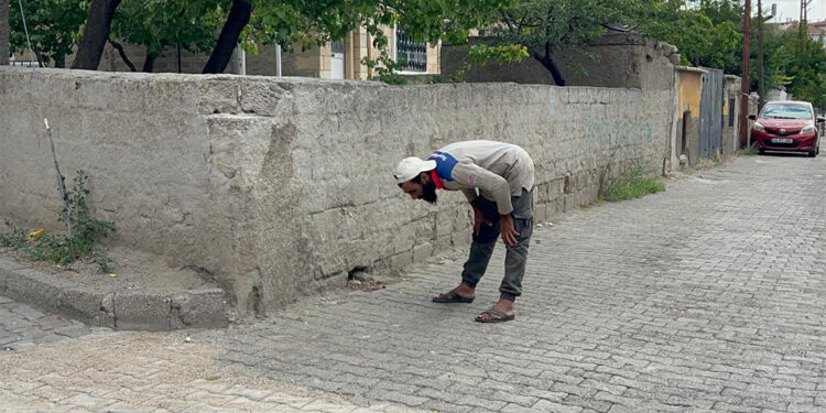 Polise yakalanınca namaza duran motosiklet sürücüsüne 23 bin TL ceza