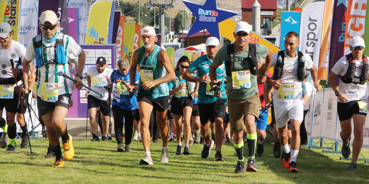 Palandöken’deki zorlu dağ koşusu nefes kesti
