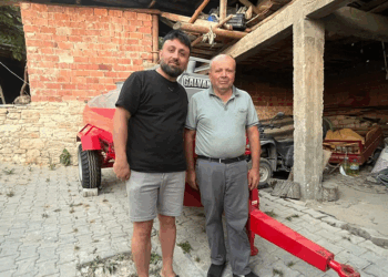 Patlak lastikle yangına su taşıyan çiftçiye, su tankeri hediye etti