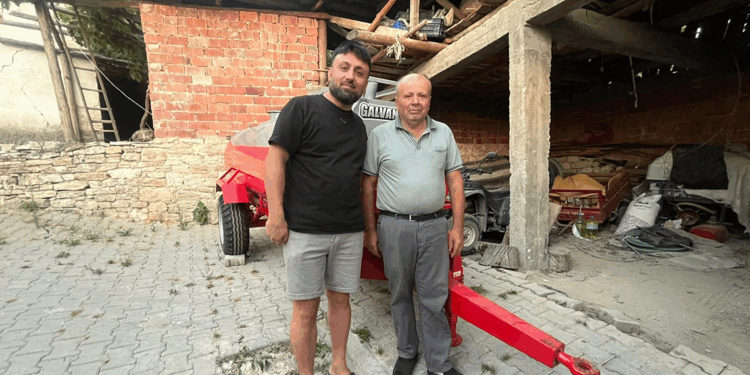 Patlak lastikle yangına su taşıyan çiftçiye, su tankeri hediye etti