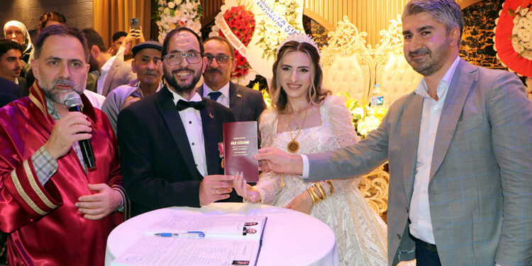 Patlamada sol yanı felç kalan gazi, dünyaevine girdi