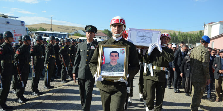 Pençe-Kilit Harekatı'nda şehit olan askerlere acı veda