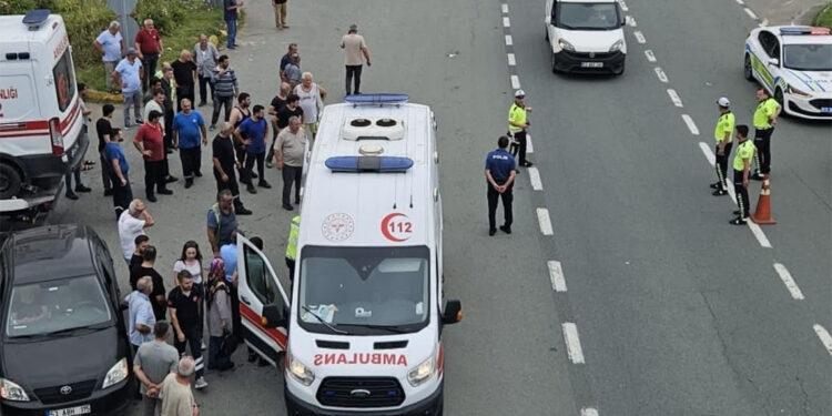 Rize'de iki otomobil çarpıştı