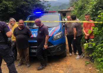 Rize'de minibüs yamaçtan yuvarlandı; 2 ölü, 3 yaralı