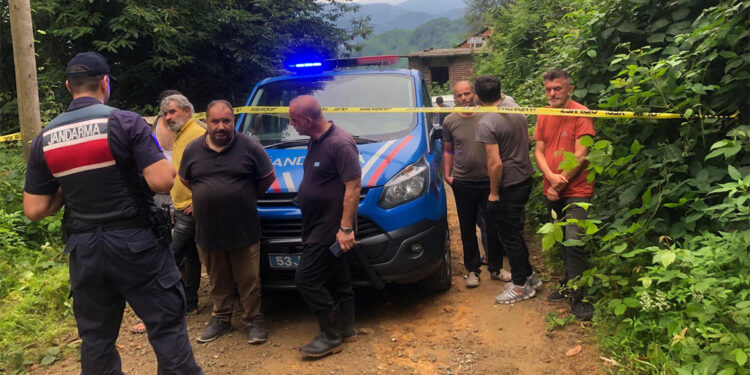 Rize'de minibüs yamaçtan yuvarlandı; 2 ölü, 3 yaralı