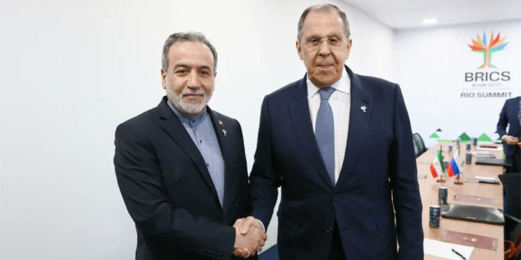 İran'ın nükleer krizi görüşüldü