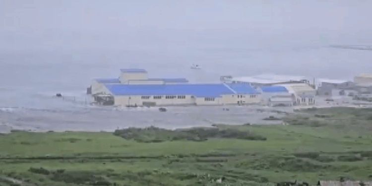 Rusya'da deprem ve tsunamiden etkilenenler evlerine döndü