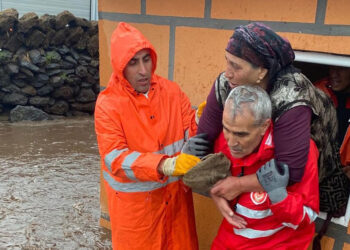 Kars'ta sağanak yağış nedeniyle 2 ev yıkıldı
