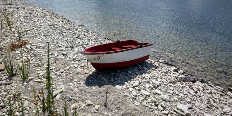 Dereler kurudu su kesintileri başladı