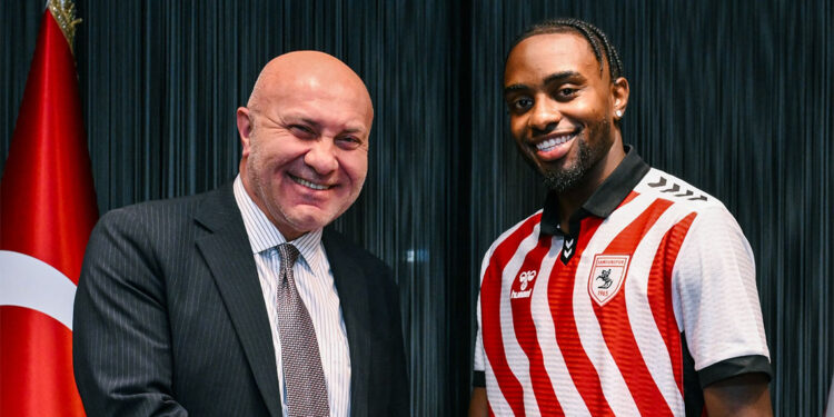 Samsunspor, Antoine Makoumbou ile 4 yıllık sözleşme imzaladı