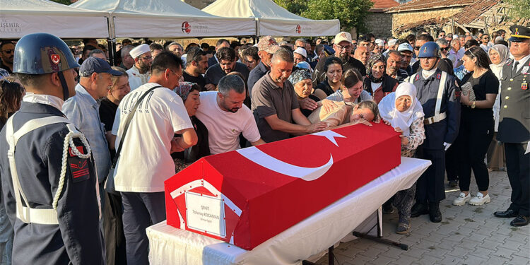 Şehit olan orman işçisi Tolunay Kocaman gözyaşlarıyla defnedildi