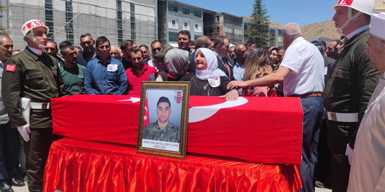 Piyade Sözleşmeli Er Celattin Uyanık son yolculuğuna uğurlandı