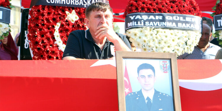 Şehit Üsteğmen Tuğrul Özsu, son yolculuğuna uğurlandı