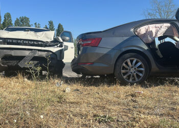 Sivas'ta otomobiller çarpıştı: 1'i çocuk, 5 yaralı