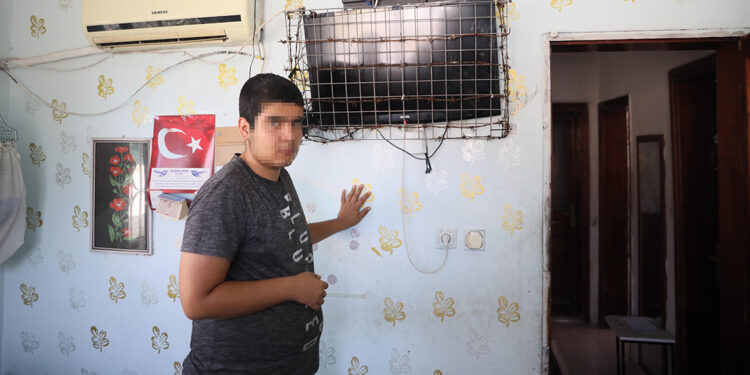 Saldırganlaşan otizmli Muhammet'in ailesi zor günler yaşıyor