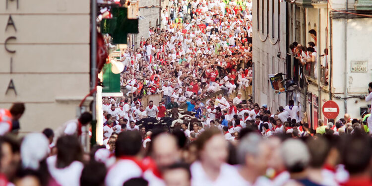 San Fermin Festivali'ndeki boğa koşusunda 8 kişi yaralandı