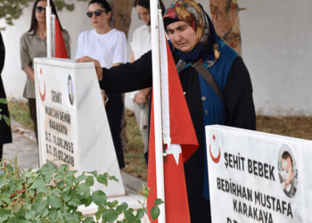 Şehit Bedirhan bebek ile annesi mezarı başında anıldı