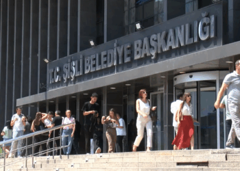 Şişli Tapu Müdürlüğü'nde yangın paniği