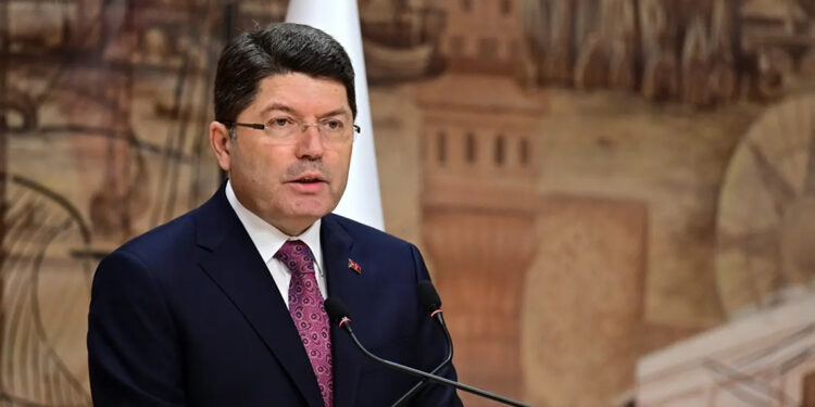 Soruşturmalar yasal sınırlar içinde yürütülmektedir