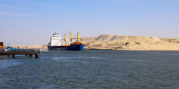 Süveyş Körfezi'nde sondaj gemisi battı: 3 ölü