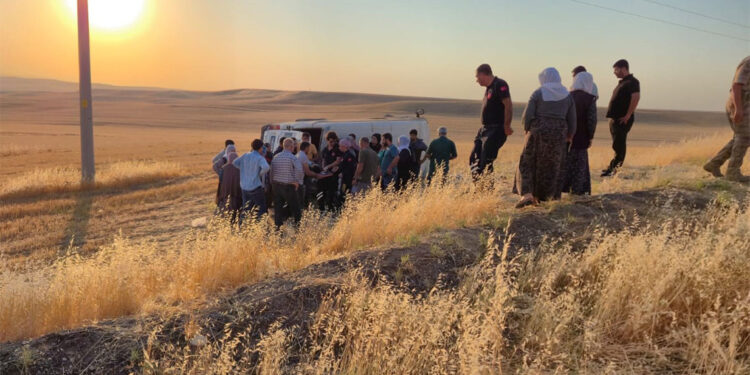 Tarım işçilerini taşıyan minibüsün şarampole yuvarlandı; 17 yaralı