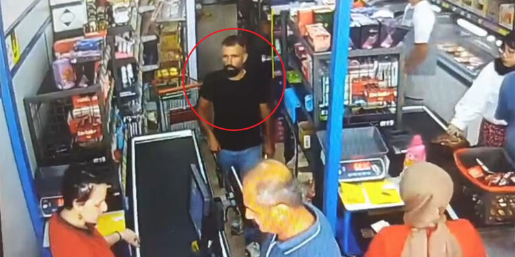 Tartıştığı kadın kasiyere yumruk attı; tutuklandı