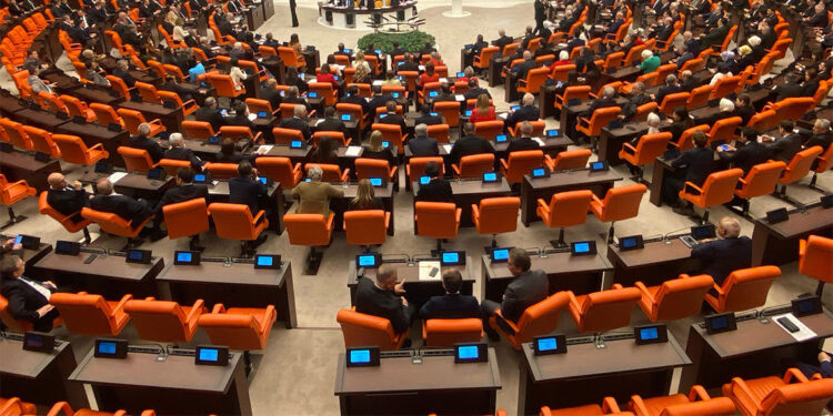 12 askerin ölümün araştırılması için verilen önerge AK Parti ve MHP'nin oylarıyla reddedildi