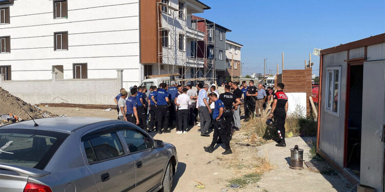 Tekirdağ'da inşaat işçilerinin 'park yeri' kavgası; 1’i polis, 3 yaralı