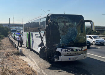 TEM'de yolcu otobüsü kamyona arkadan çarptı; 1’i ağır, 7 yaralı