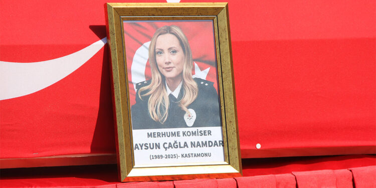 Trafik kazasında hayatını kaybeden komiser için tören