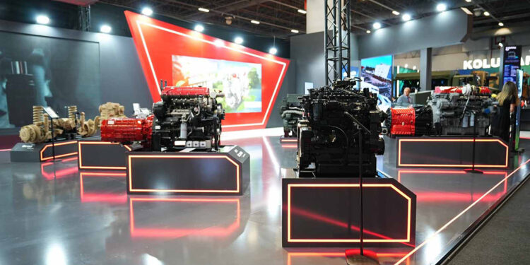 TÜMOSAN, IDEF'te TMSN460 MARİN motorunu tanıttı