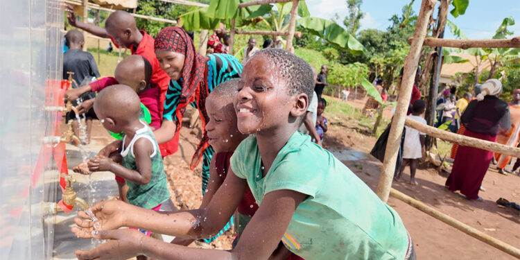 Uganda’da 10 su kuyusu açıldı