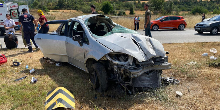 Takla atan otomobildeki 7 yaşındaki Azra öldü, ailesi yaralı