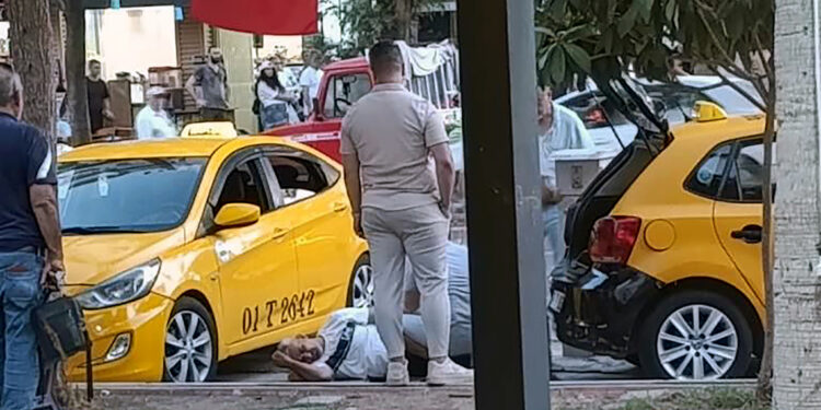 Taksi durağında tartıştığı 2 şoförü tabancayla ayaklarından vurdu