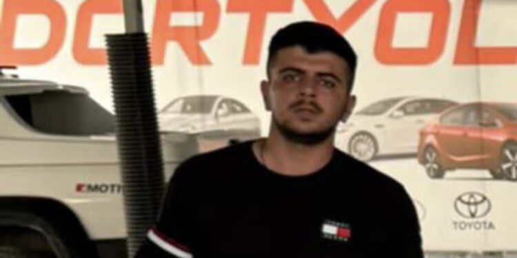 Tartıştığı oğlunu bıçaklayarak öldürdü; cinayet kamerada