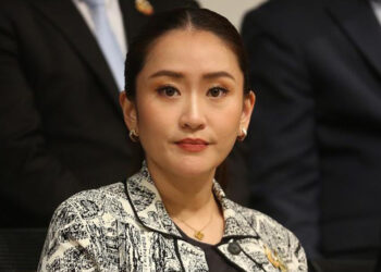 Tayland Başbakanı Shinawatra görevden uzaklaştırıldı