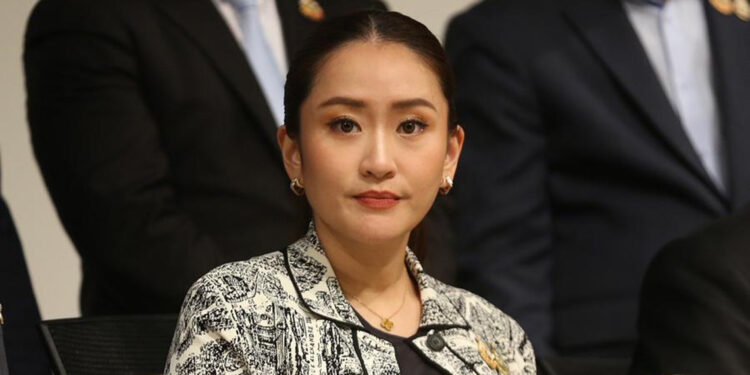 Tayland Başbakanı Shinawatra görevden uzaklaştırıldı