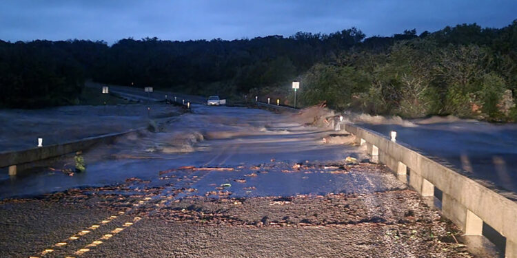 Texas'ta etkili olan selde hayatını kaybedenlerin sayısı 82’ye yükseldi