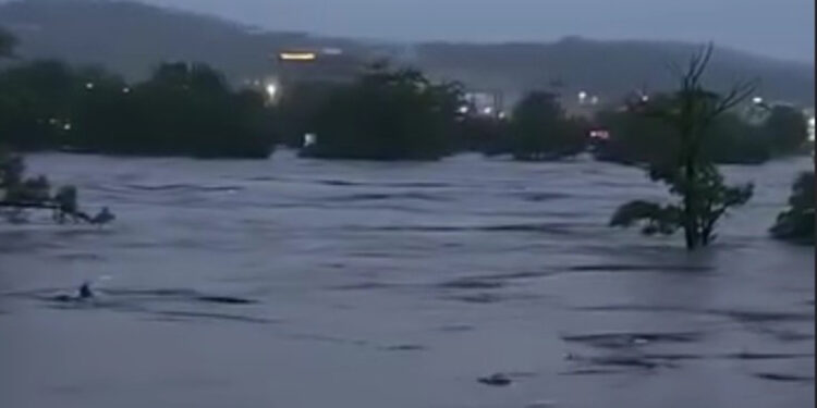 Texas'ta meydana gelen sellerde 24 kişi hayatını kaybetti