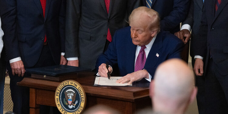 Trump, 9,1 milyar dolarlık federal kesintileri onayladı